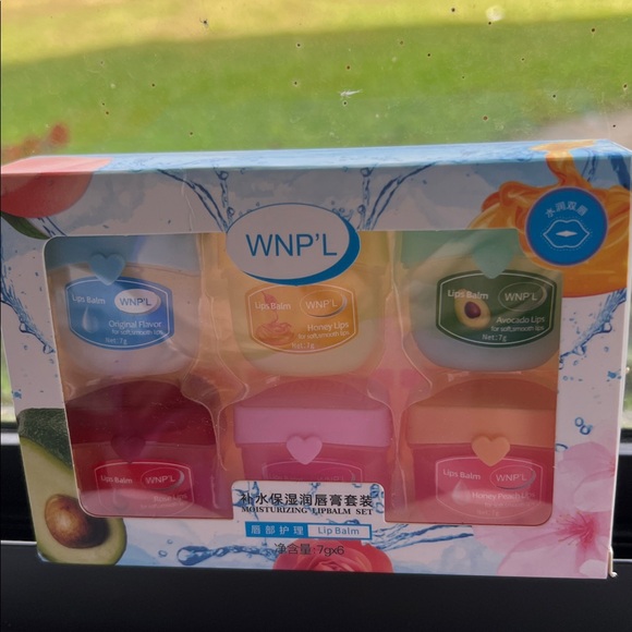 LIP BALM MOISTURIZING NWT 6 pc SET - Picture 2 of 4